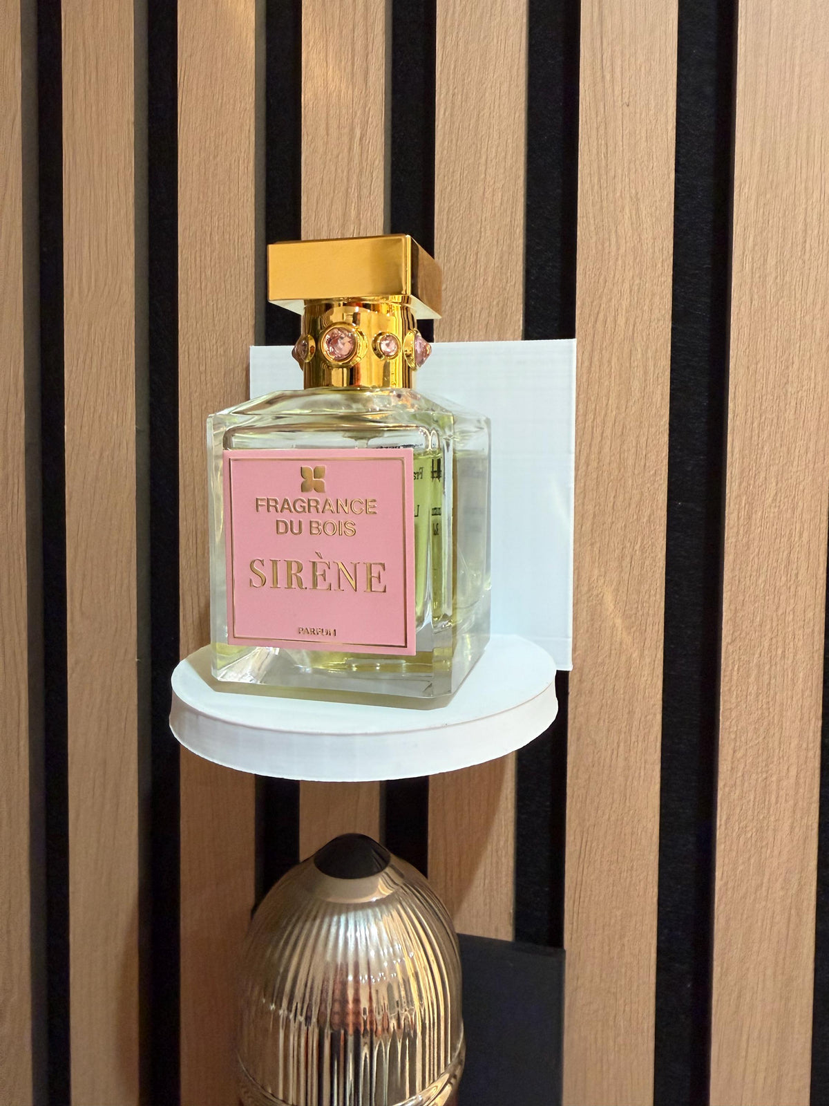 Round Perfume Shelf for Slat Walls